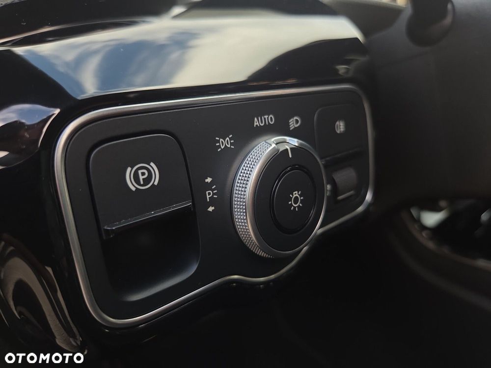 Mercedes-Benz CLA - 12