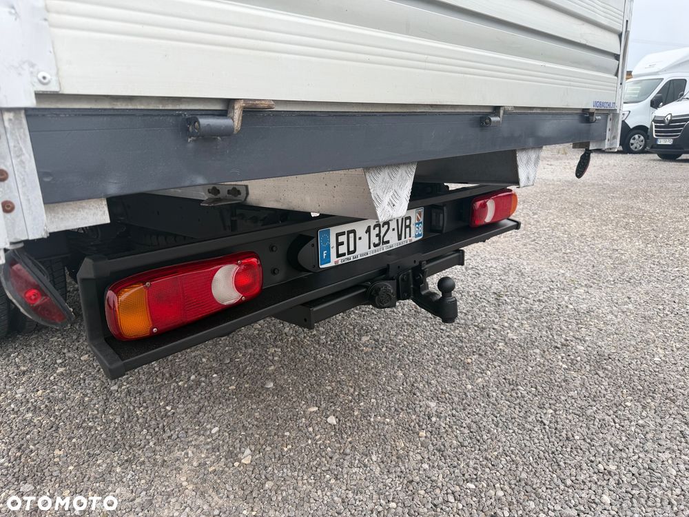 Renault Maxity - 10