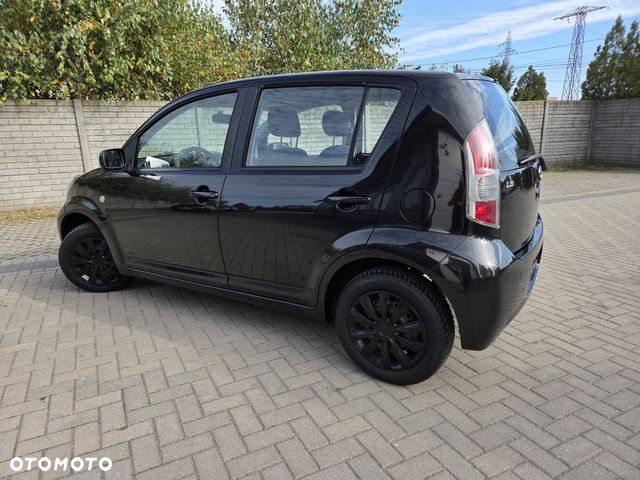 Daihatsu Sirion - 9