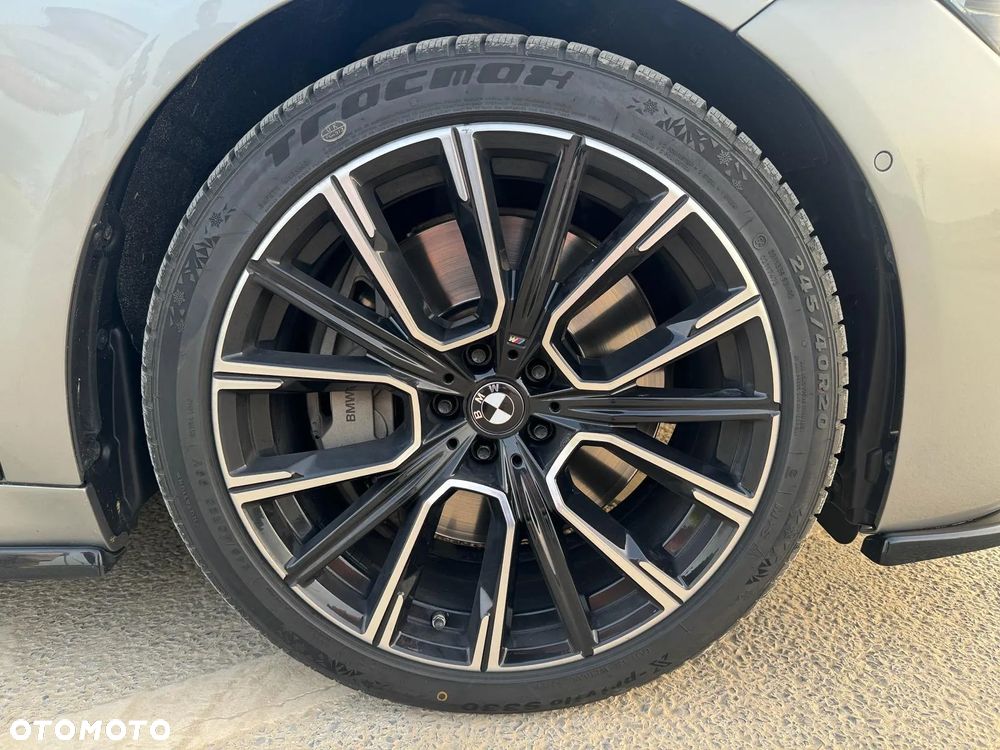 BMW Seria 7 750i xDrive - 25