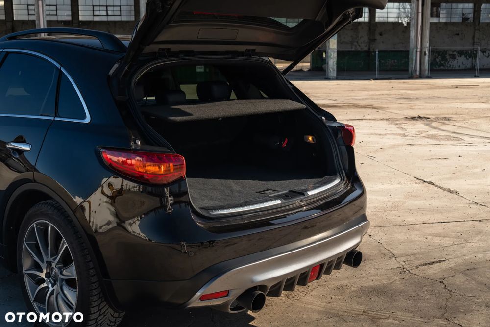 Infiniti QX70 - 19