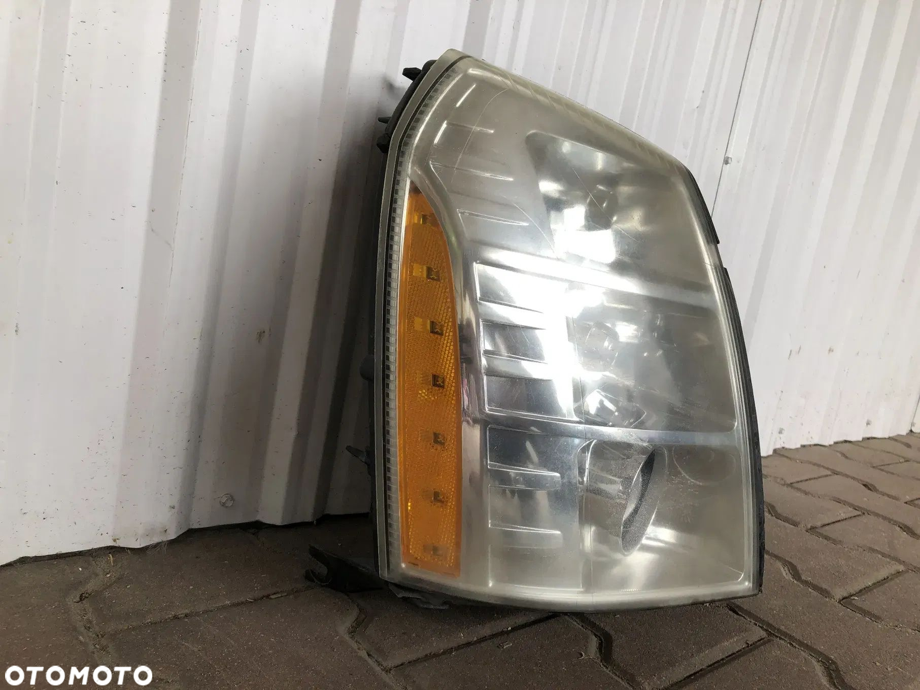 CADILLAC ESCALADE III 6,2 V8 REFLEKTOR PRAWY LAMPA XENON USA PRZETWORNICA - 2