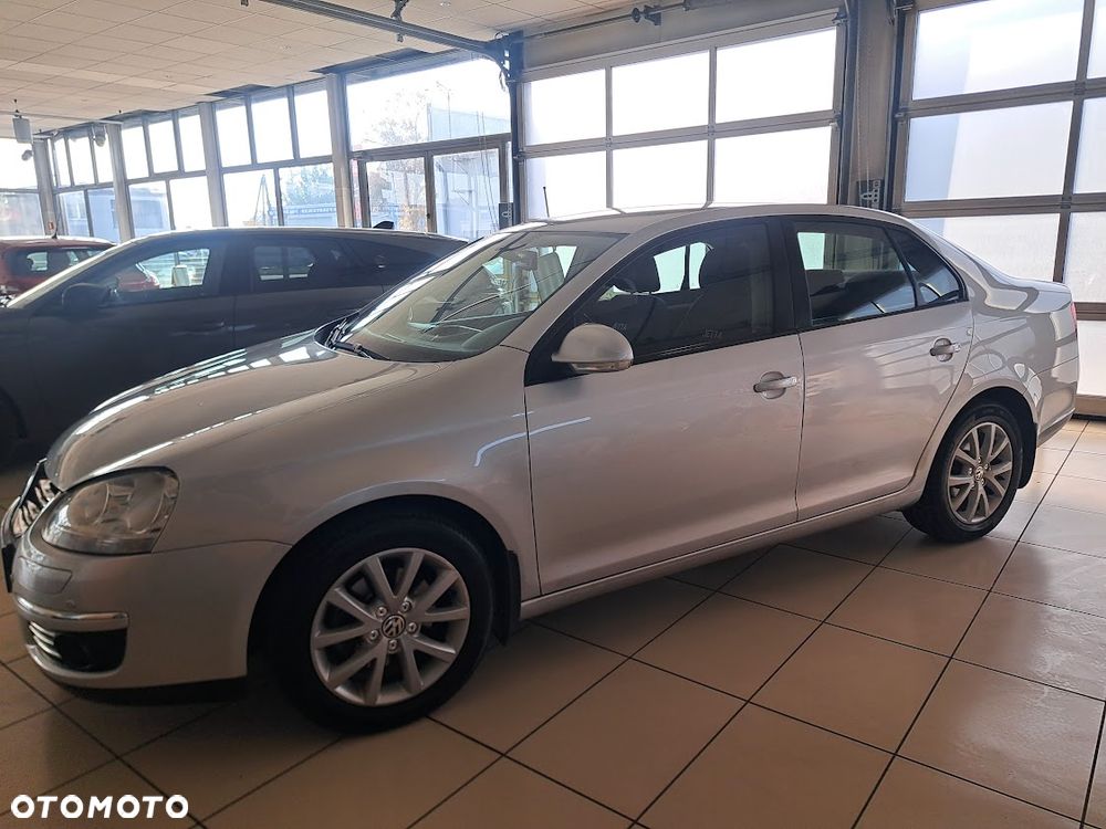 Volkswagen Jetta 1.4 TSI Trendline - 1