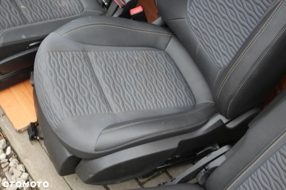 KOMPLET PRZEKŁADKA FOTELE BOCZKI PLASTIKI WYKŁADZINA PASY OPEL ZAFIRA C 7 OSÓB PÓŁSKÓRA - 6
