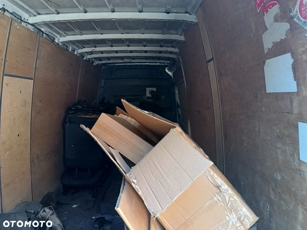 Mercedes-Benz Sprinter - 4