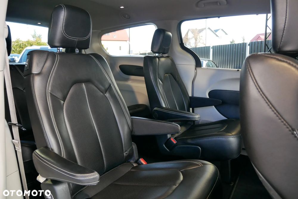 Chrysler Pacifica - 13