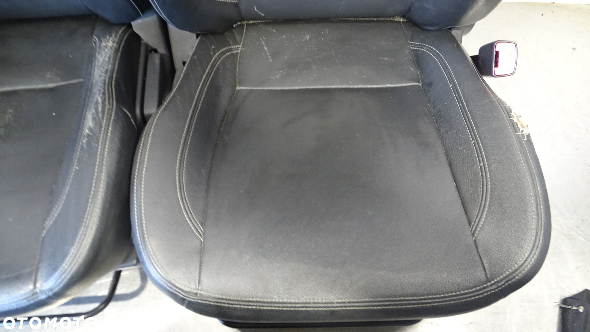 FOTELE KOMPLET SKÓRA FIAT SEDICI 1.9 - 19