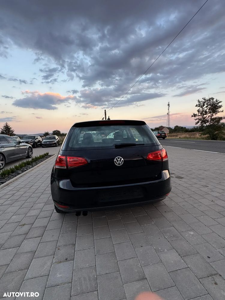 Volkswagen Golf - 6