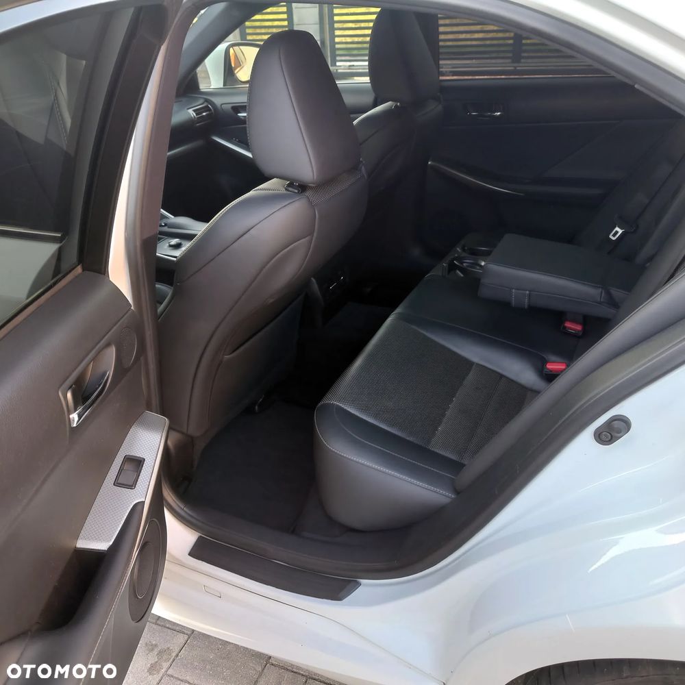 Lexus IS 300h F Sport - 13