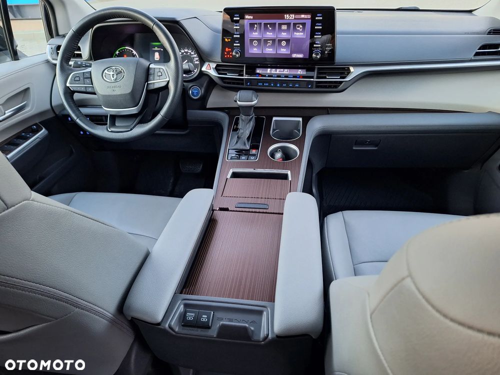 Toyota Sienna - 12