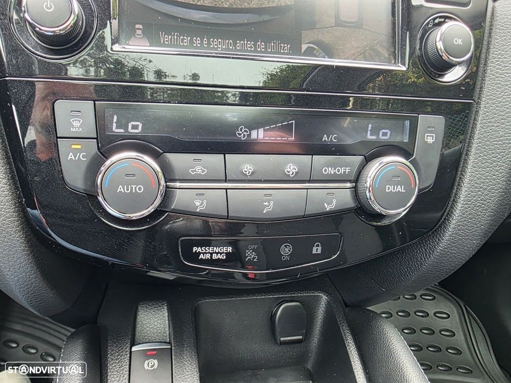 Nissan Qashqai 1.5 dCi N-Connecta J18 - 13