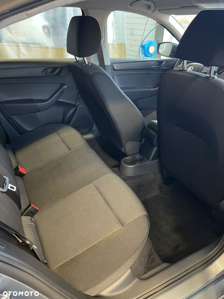Skoda RAPID 1.2 TSI Cool Edition - 33