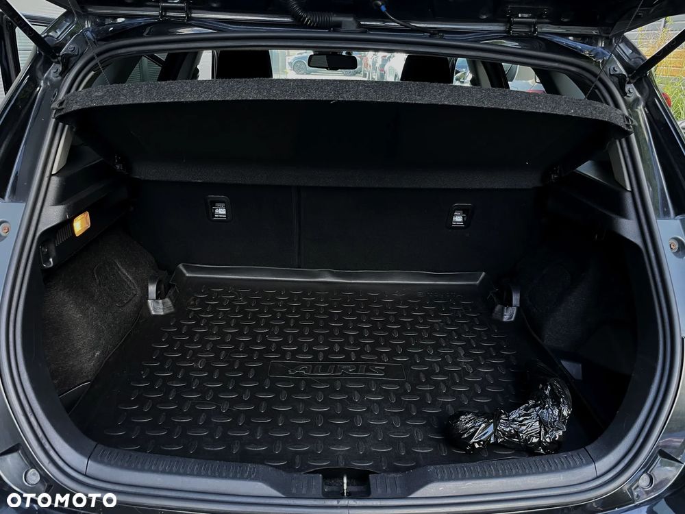 Toyota Auris Hybrid 135 Prestige - 38
