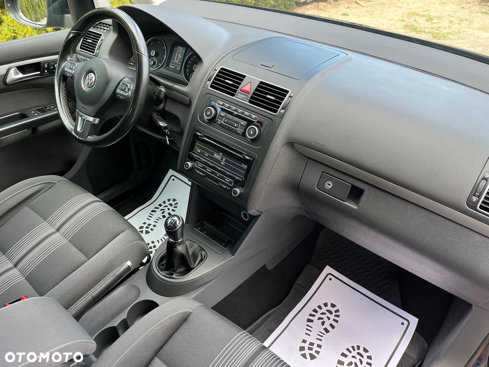Volkswagen Touran - 23