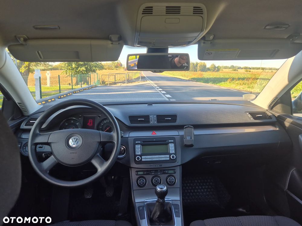 Volkswagen Passat - 11