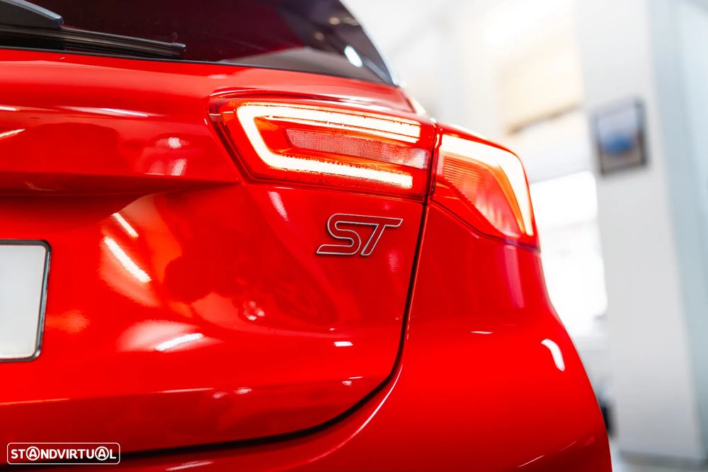 Ford Focus 2.3 EcoBoost S&S ST c/ Pack Estilo - 29