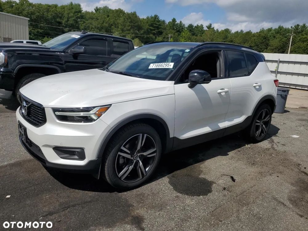 Volvo XC 40 T5 AWD R-Design - 1