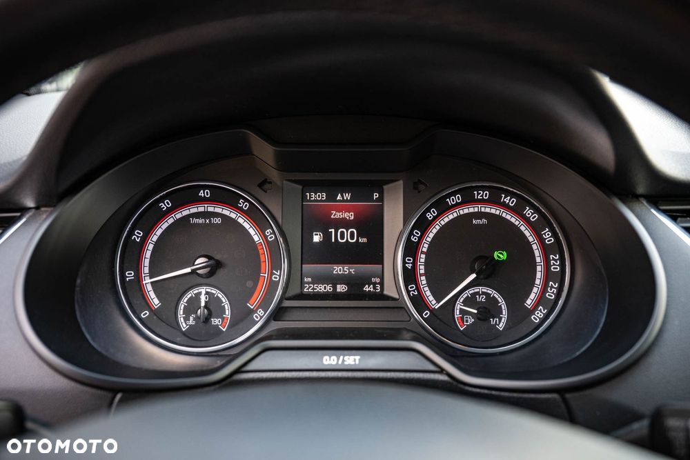 Skoda Octavia 2.0 TSI DSG RS - 17