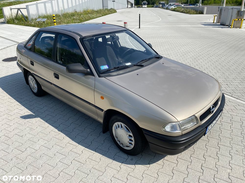 Opel Astra 1.4 GL - 6