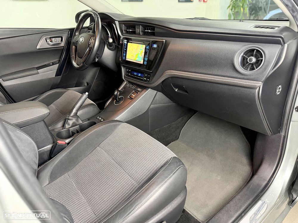 Toyota Auris Touring Sports 1.8 HSD Sport+Skyview +Navi - 26