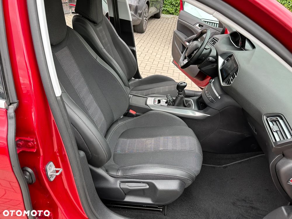 Peugeot 308 - 25