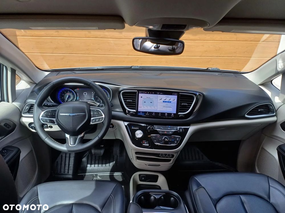 Chrysler Pacifica - 11