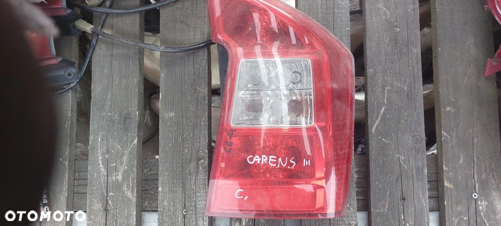 .  TYL TYLNA LAMPA PRAWA KIA CARENS 3 - 1