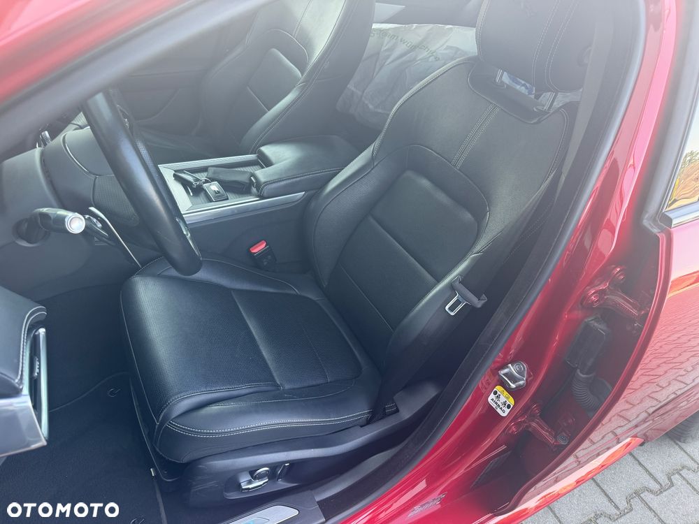 Jaguar XE 2.0 P300 AWD R-Dynamic SE - 15