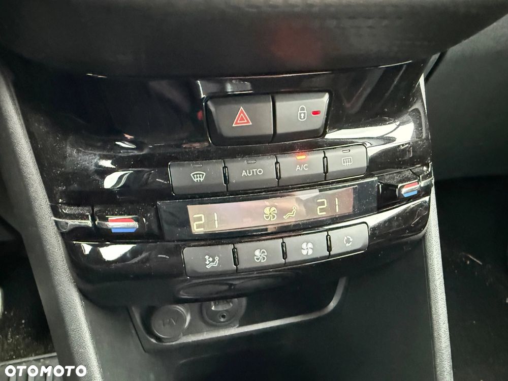 Peugeot 2008 PureTech 130 EAT8 GT - 18