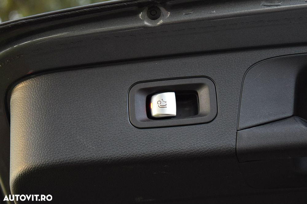 Mercedes-Benz GLC 300 e 4Matic 9G-TRONIC AMG Line Plus - 28