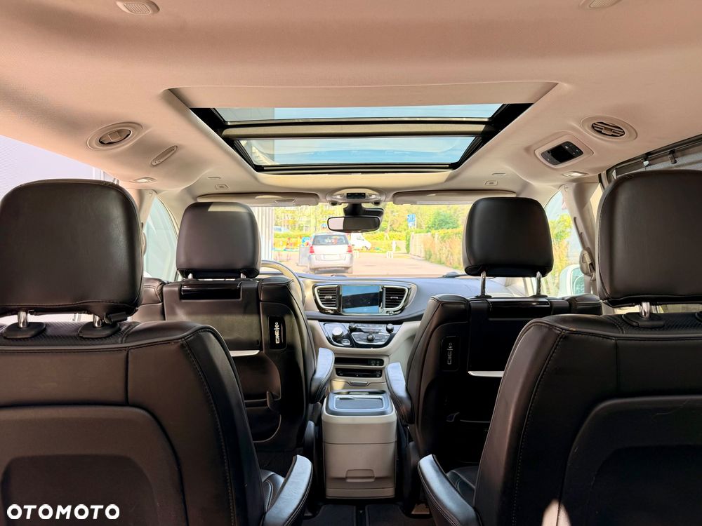 Chrysler Pacifica - 16