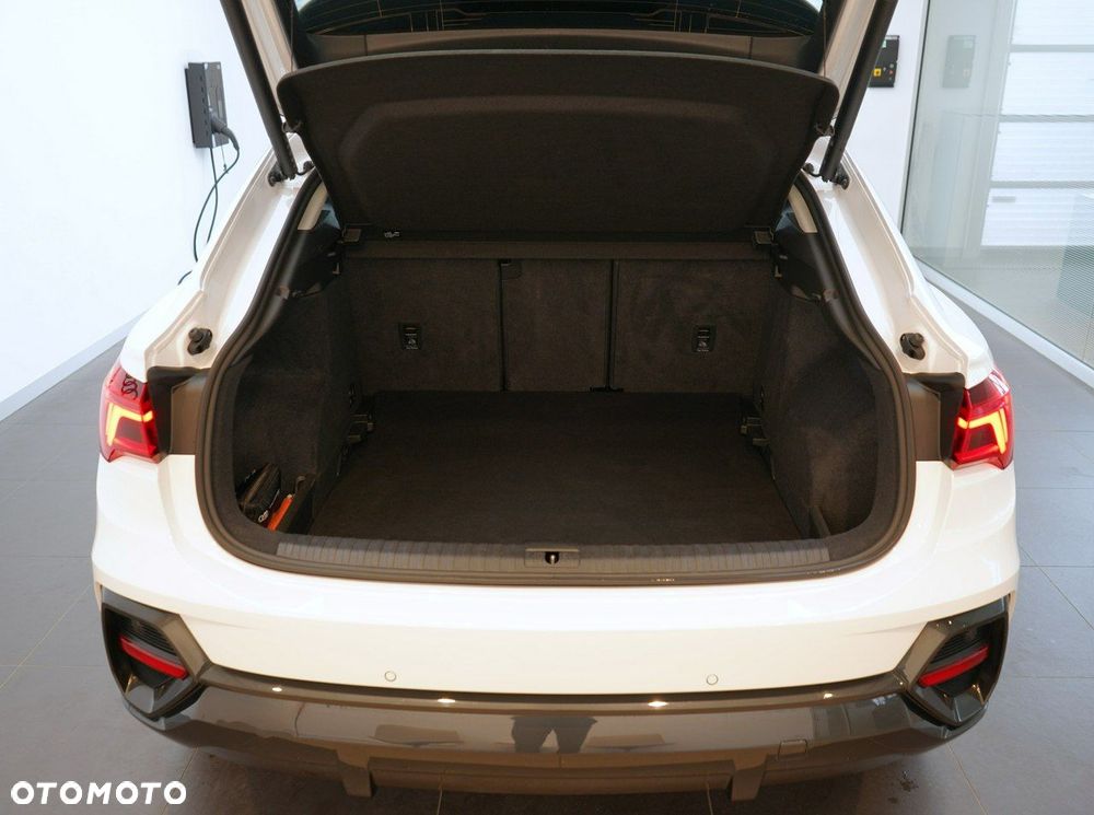 Audi Q3 Sportback - 13