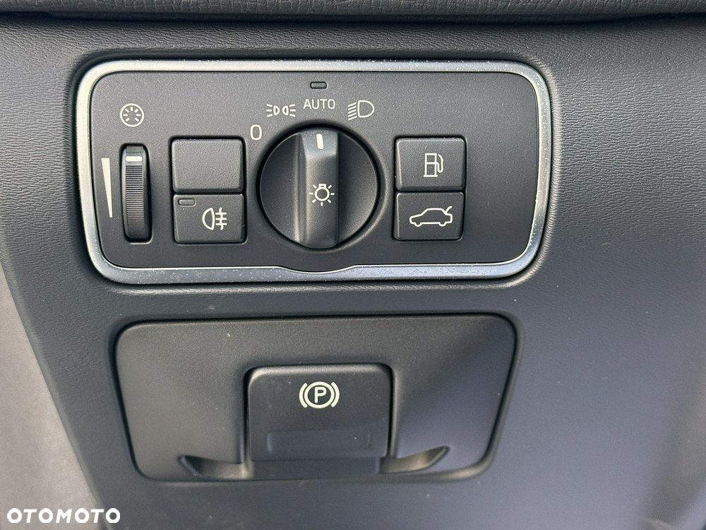 Volvo XC 60 D4 Momentum Pro - 12