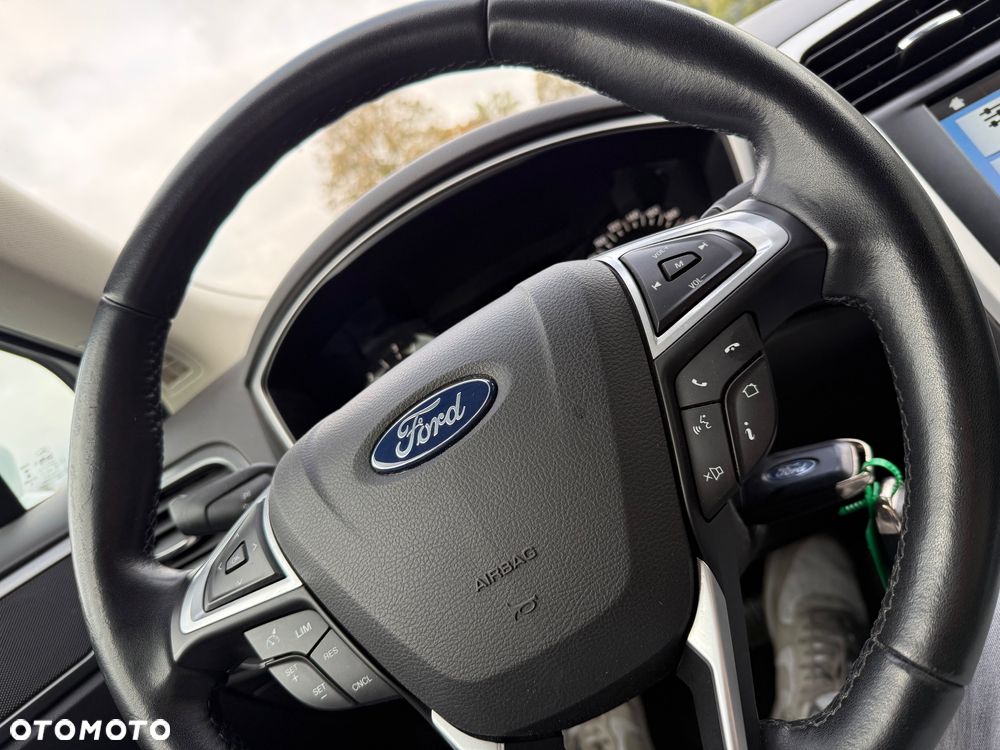Ford Mondeo - 36