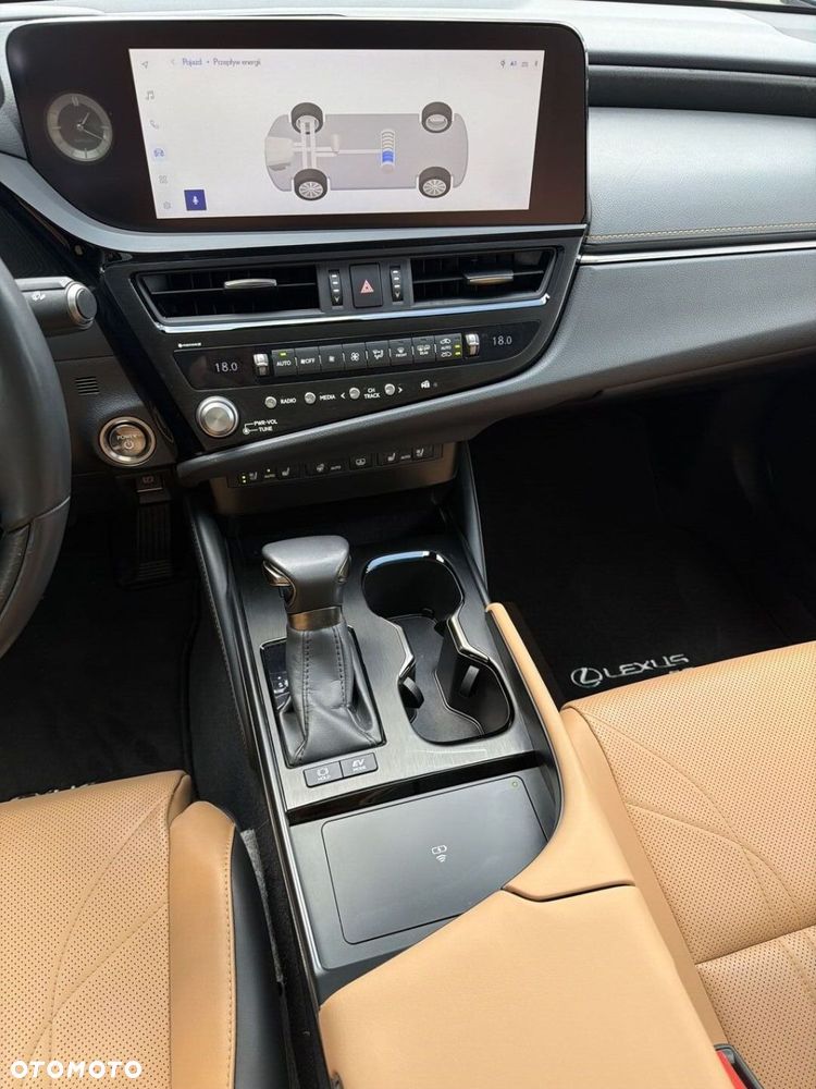 Lexus ES 300h Prestige - 17
