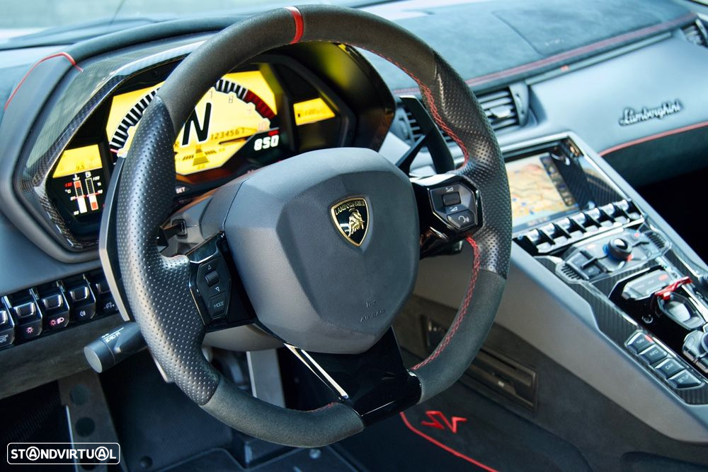 Lamborghini Aventador 6.5 V12 LP750-4 SV - 34