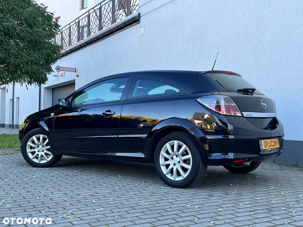 Opel Astra GTC 1.6 Edition Plus - 4
