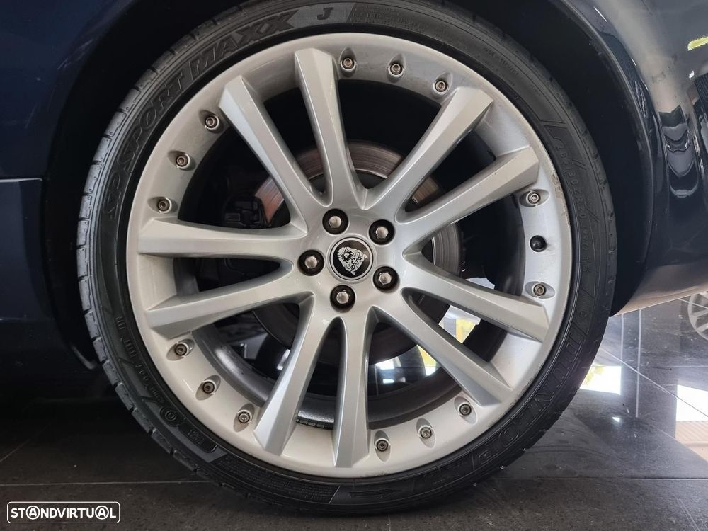 Jaguar XK 4.2 V8 - 40