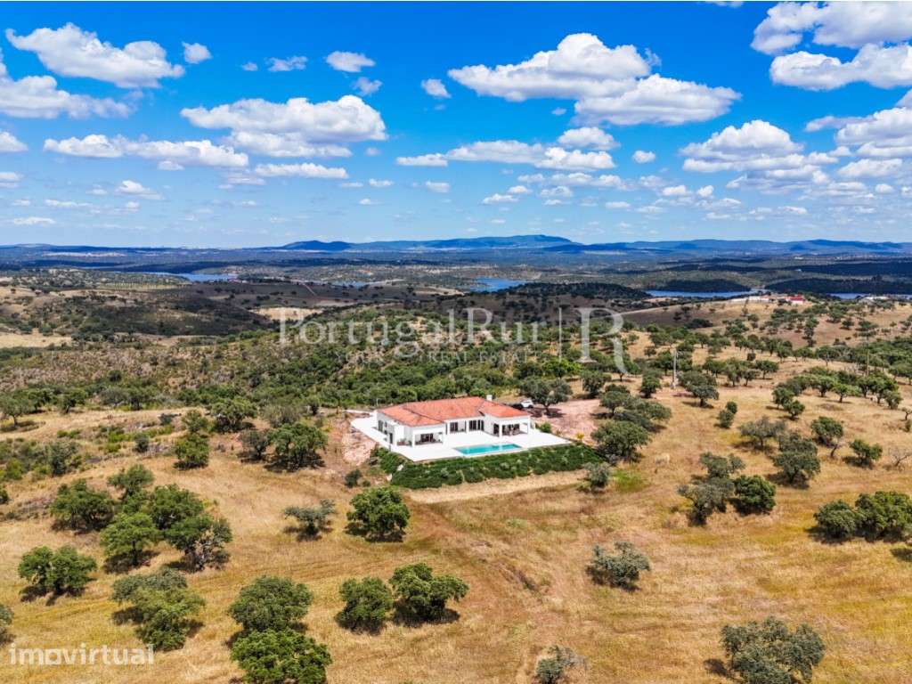Quinta de 27 ha com Moradia T4 e Piscina no Alandroal - Grande imagem: 2/60