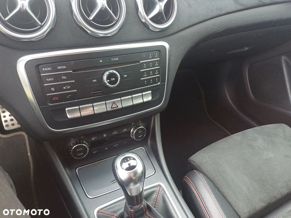 Mercedes-Benz GLA 250 AMG Line - 17