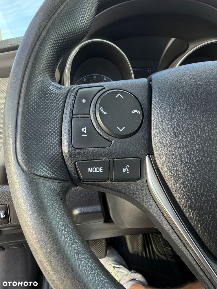 Toyota Auris 1.33 Dual-VVT-i - 24