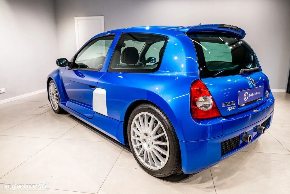 Renault Clio 3.0 V6 Sport - 25