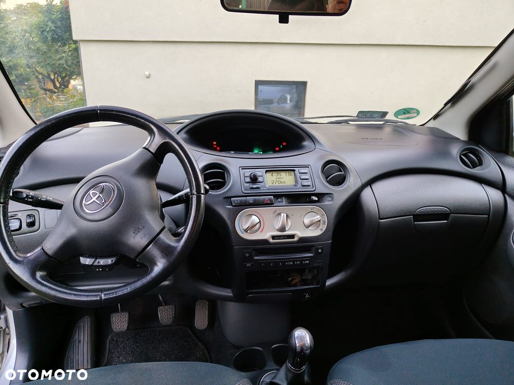 Toyota Yaris 1.0 - 10