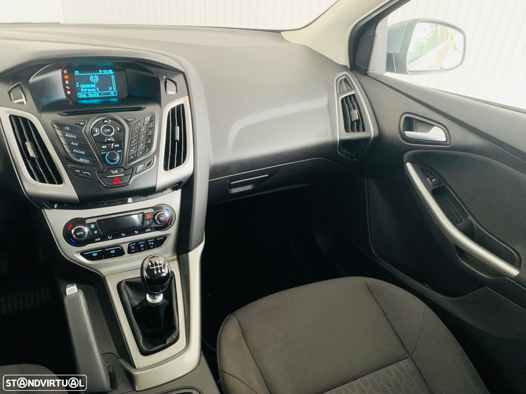 Ford Focus 1.0 EcoBoost S&S TITANIUM - 25