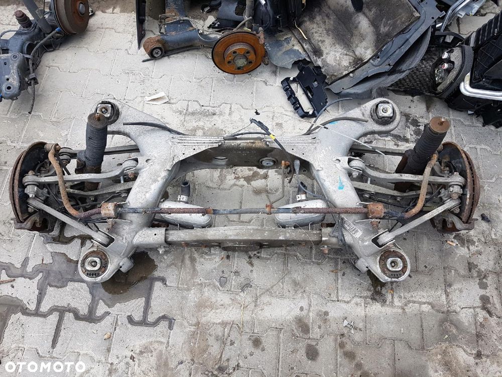 MERCEDES E KLASA W211 LIFT 06-09r BELKA ZAWIESZENIA TYŁ TYLNA - 1