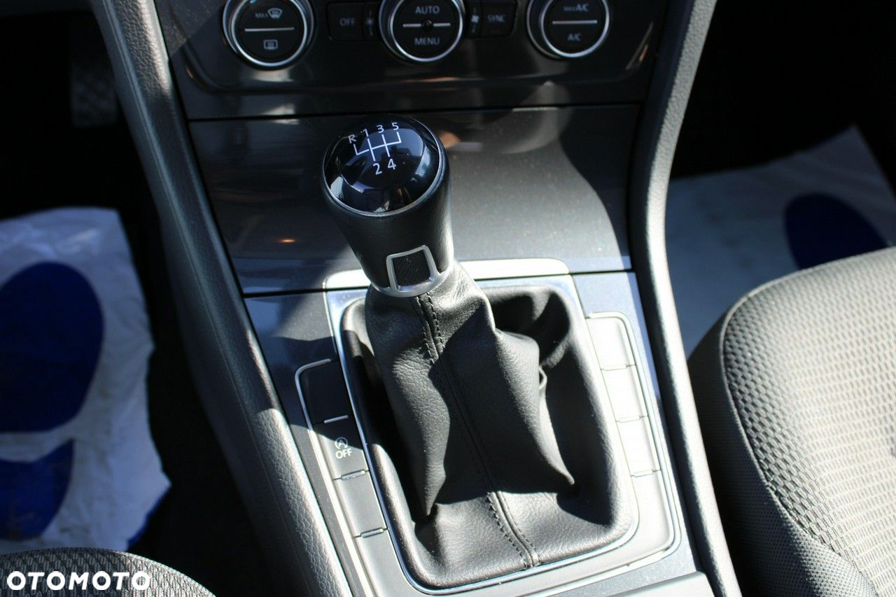Volkswagen Golf - 28