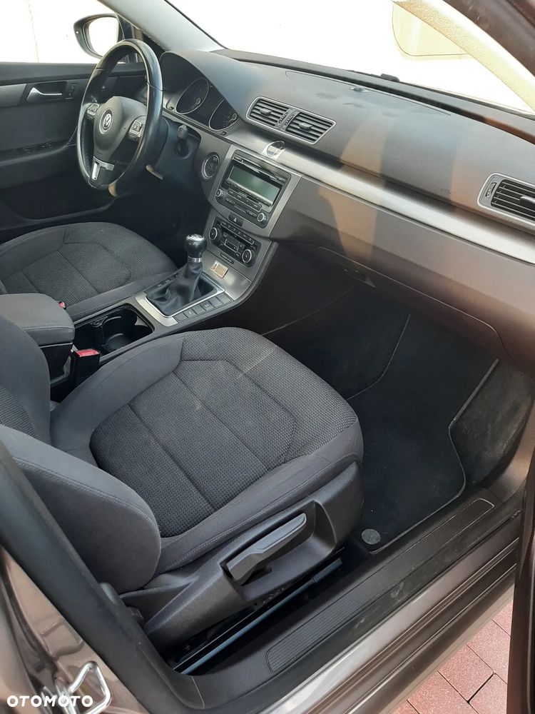 Volkswagen Passat 1.6 TDI DPF BlueMot Comfortline - 15