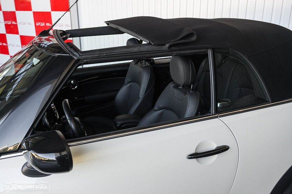 MINI Cabrio Cooper Auto - 18