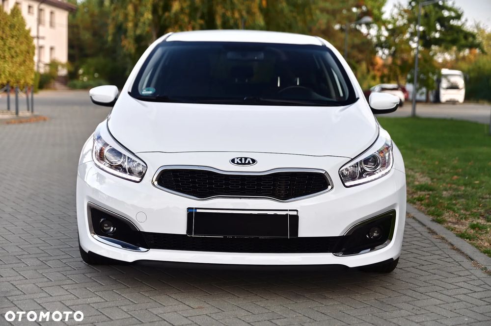 Kia Ceed 1.6 CRDi 136 ISG Dream Team Edition - 2