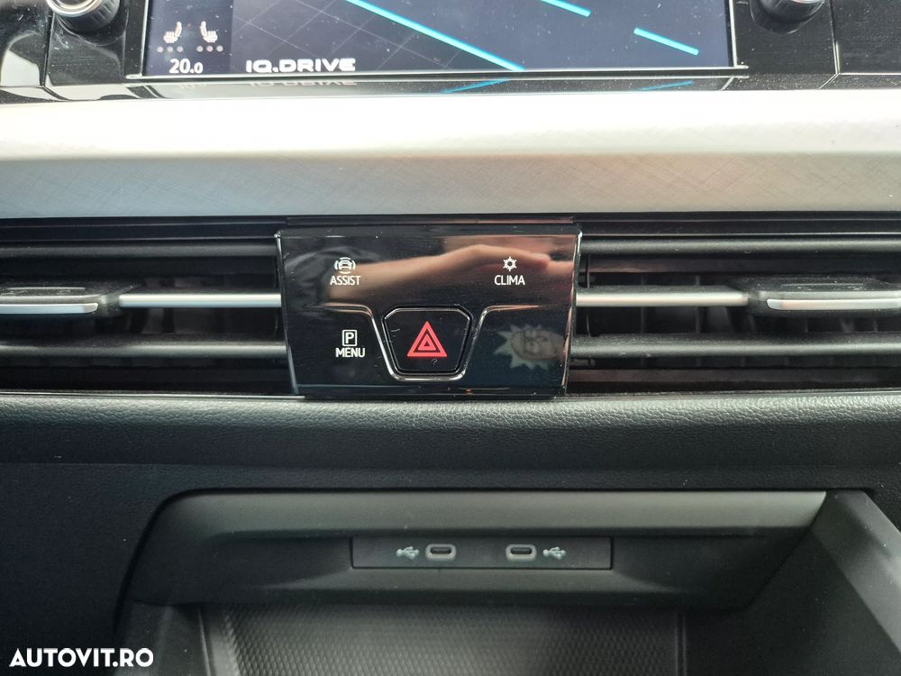 Volkswagen Golf 1.0 eTSI DSG MHEV Life - 31